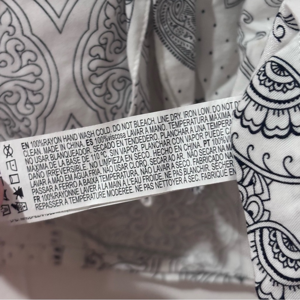 Forever 21 Men’s White Paisley Button Down Shirt Camp Collar Size 2XL - Picture 4 of 4